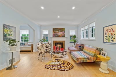 /international/us/9-whitson-street-forest-hills-ny-110119592157/