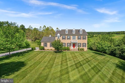 /international/us/35124-greyfriar-drive-round-hill-va-110108362923/