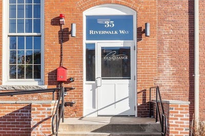 /international/us/35-riverwalk-way-lowell-ma-110108580095/