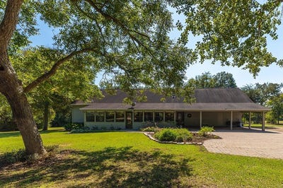 /international/us/8844-whiddon-road-chappell-hill-tx-110103336306/