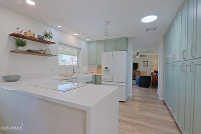 /international/us/703-e-auburn-drive-tempe-az-110108362352/