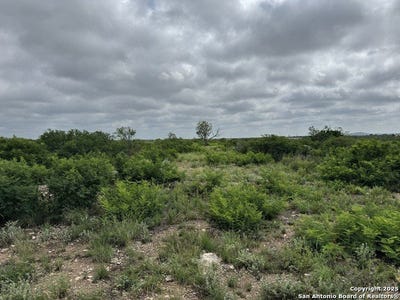 /international/us/660-legend-hls-uvalde-tx-110085211213/