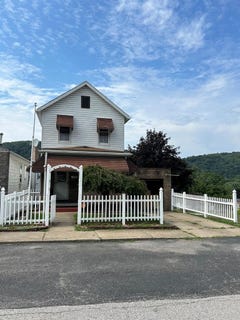 /international/us/202-grant-street-newell-wv-110098126418/