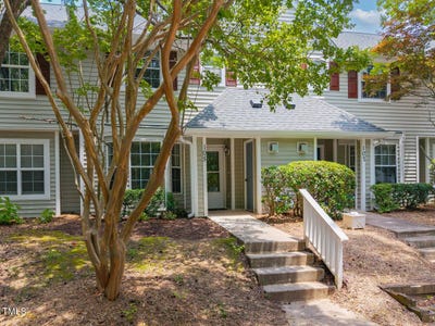 /international/us/105-sir-richard-lane-chapel-hill-nc-110100071445/
