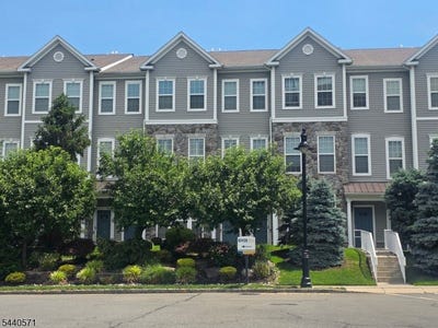 /international/us/10-iris-ln-garfield-city-nj-110108856063/