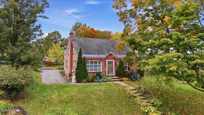 /international/us/119-east-avenue-saratoga-springs-ny-110120575662/