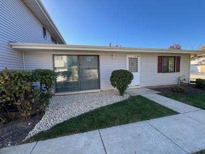 /international/us/102-tonset-court-schaumburg-il-110107840484/