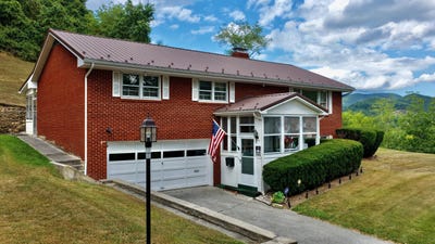 /international/us/196-old-white-trail-white-sulphur-springs-wv-110104484815/