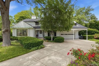 /international/us/1956-beverly-boulevard-berkley-mi-110108985139/