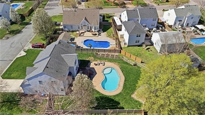 /international/us/820-amberline-drive-chesapeake-va-110108279669/