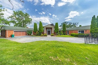 /international/us/42195-kouza-court-van-buren-twp-mi-110105325188/