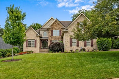 /international/us/208-riverstone-way-greer-sc-110108535836/