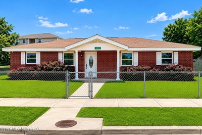 /international/us/135-pine-grove-avenue-biloxi-ms-110108659061/
