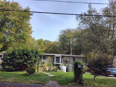 /international/us/16-marlene-drive-ledyard-ct-110102597476/