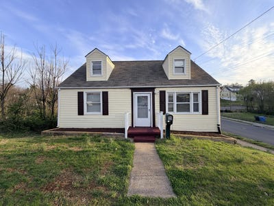 /international/us/2001-hanover-ave-roanoke-va-110106788418/
