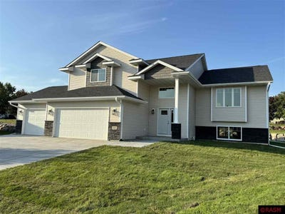/international/us/108-ella-court-mankato-mn-110094343522/