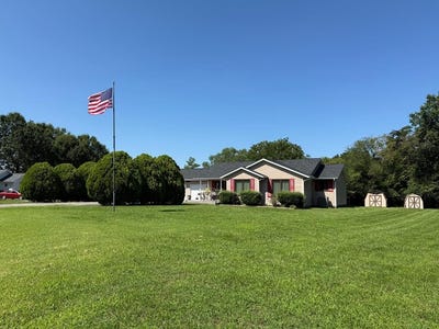 /international/us/7-fletcher-drive-farmville-va-110109604292/