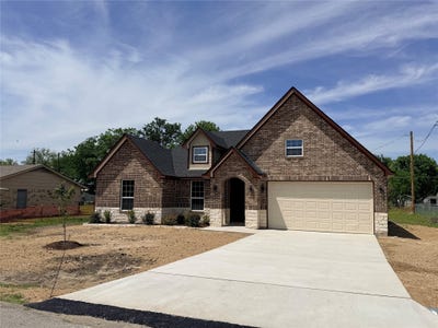 /international/us/302-e-travis-street-leonard-tx-110107801186/