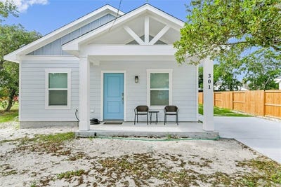 /international/us/301-rustic-oak-rockport-tx-110108712326/