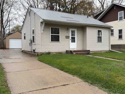 /international/us/93-garfield-avenue-clintonville-wi-110107654408/