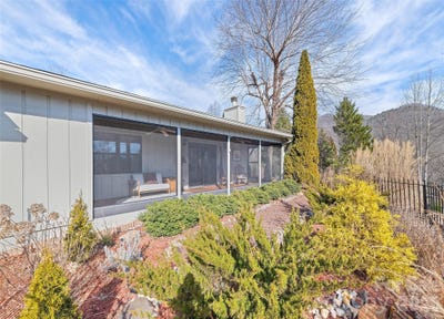 /international/us/12-a-willow-view-drive-franklin-nc-110104903887/