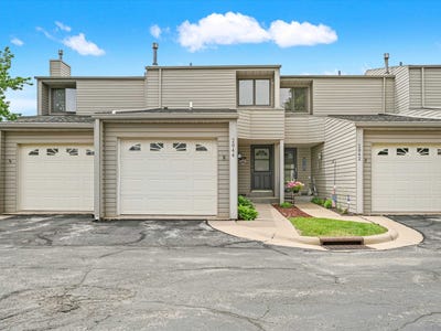 /international/us/2844-oak-meadow-court-dubuque-ia-110108365121/