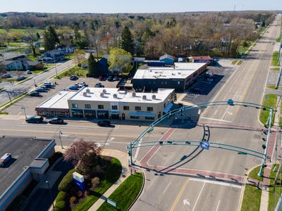 /international/us/4518-lake-street-bridgman-mi-110108681562/