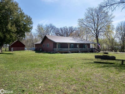 /international/us/502-s-12th-street-clear-lake-ia-110107518577/