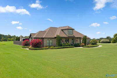 /international/us/16420-highway-64-lexington-al-110107823567/