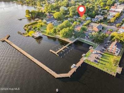 /international/us/112-w-water-street-edenton-nc-110101398485/
