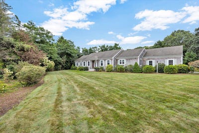 /international/us/15-red-cedar-circle-east-falmouth-ma-110109987264/