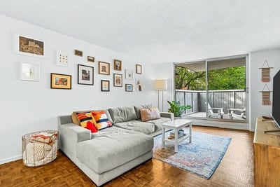/international/us/19-winchester-street-brookline-ma-110099818139/