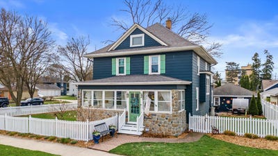 /international/us/164-s-charles-st-waukesha-wi-110107512872/