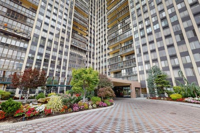 /international/us/300-winston-drive-cliffside-park-nj-110100983351/