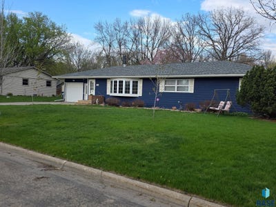/international/us/1002-n-linden-st-luverne-mn-110102476564/
