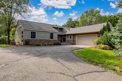 /international/us/416-n-glover-road-hudson-wi-110109114718/