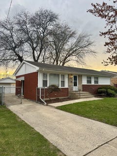 /international/us/220-westgate-avenue-chicago-heights-il-110098983241/