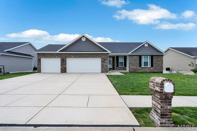 /international/us/1018-creekside-drive-waterloo-il-110108189914/