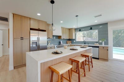 /international/us/10236-lake-meadow-lane-escondido-ca-110110274471/