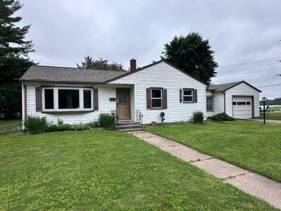 /international/us/118-robert-street-clintonville-wi-110100520400/