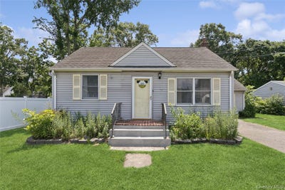 /international/us/8-beecher-avenue-east-islip-ny-110109554838/
