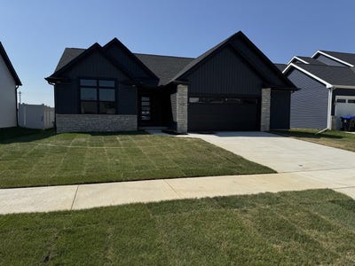 /international/us/6105-wrigley-drive-bloomington-il-110099704015/