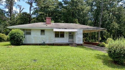 /international/us/210-camellia-greenwood-sc-110100944476/