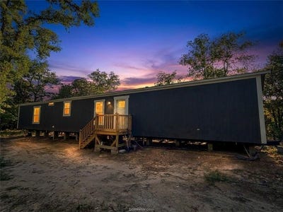 /international/us/8205-county-road-342-milano-tx-110108413288/