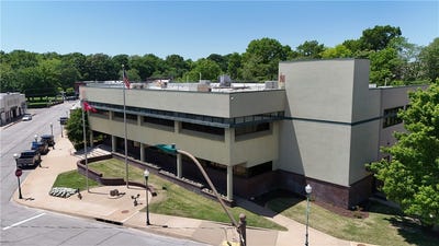 /international/us/305-e-main-street-siloam-springs-ar-110107713972/