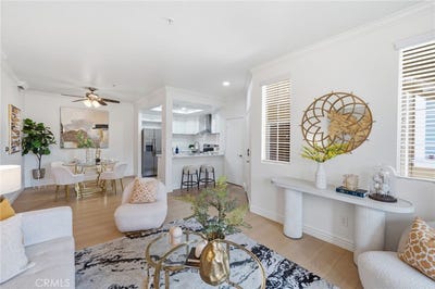 /international/us/225-gallery-tustin-ca-110108358853/