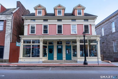 /international/us/138-bank-street-new-london-ct-110107460690/