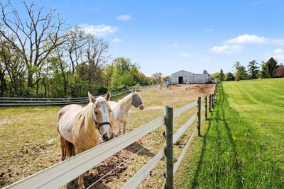 /international/us/2536-w-coon-lake-road-howell-mi-110108394920/
