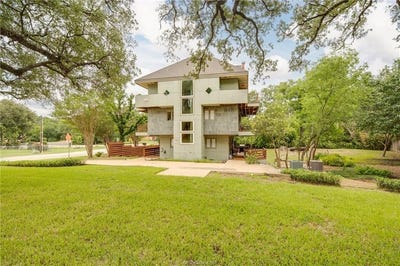 /international/us/1015-e-24th-street-bryan-tx-110104904502/