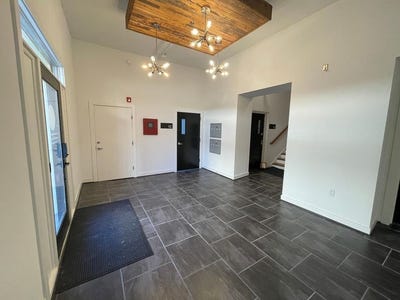 /international/us/142-n-main-st-farmville-va-110105332654/